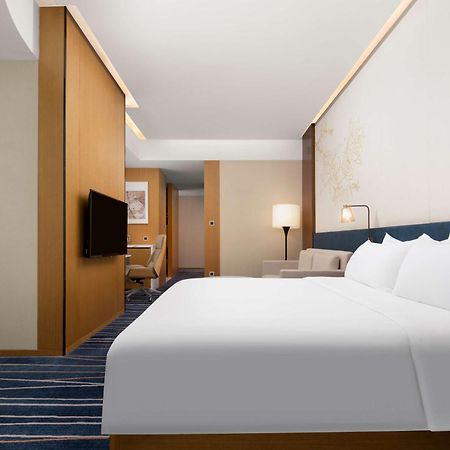 Hilton Garden Inn Zibo Zhangdian Bagian luar foto